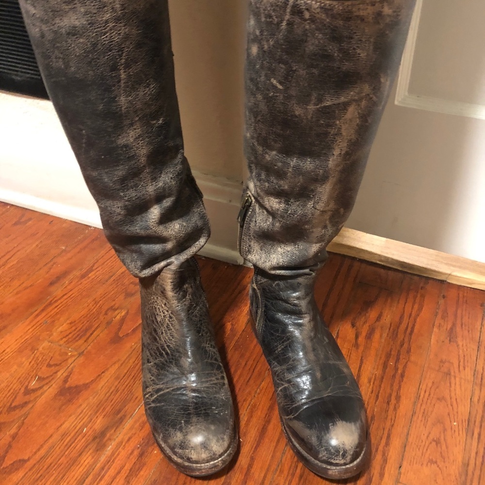 Bed:Stu women’s size 9 boots